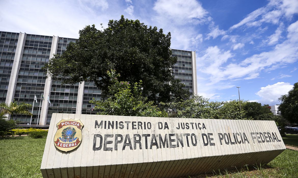 PF abre inquérito para apurar conduta do presidente no caso Covaxin