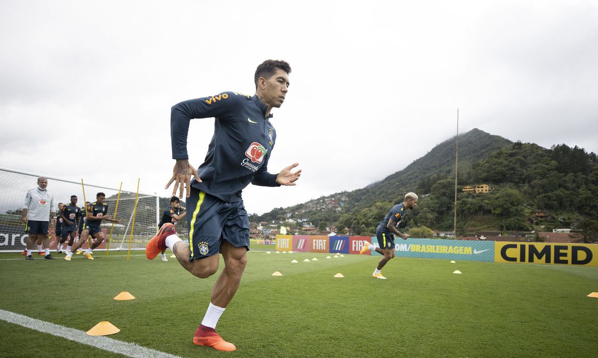 Seleção faz último treino antes de viagem para o RS