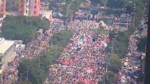 Manifestantes participam de atos contra o governo Bolsonaro