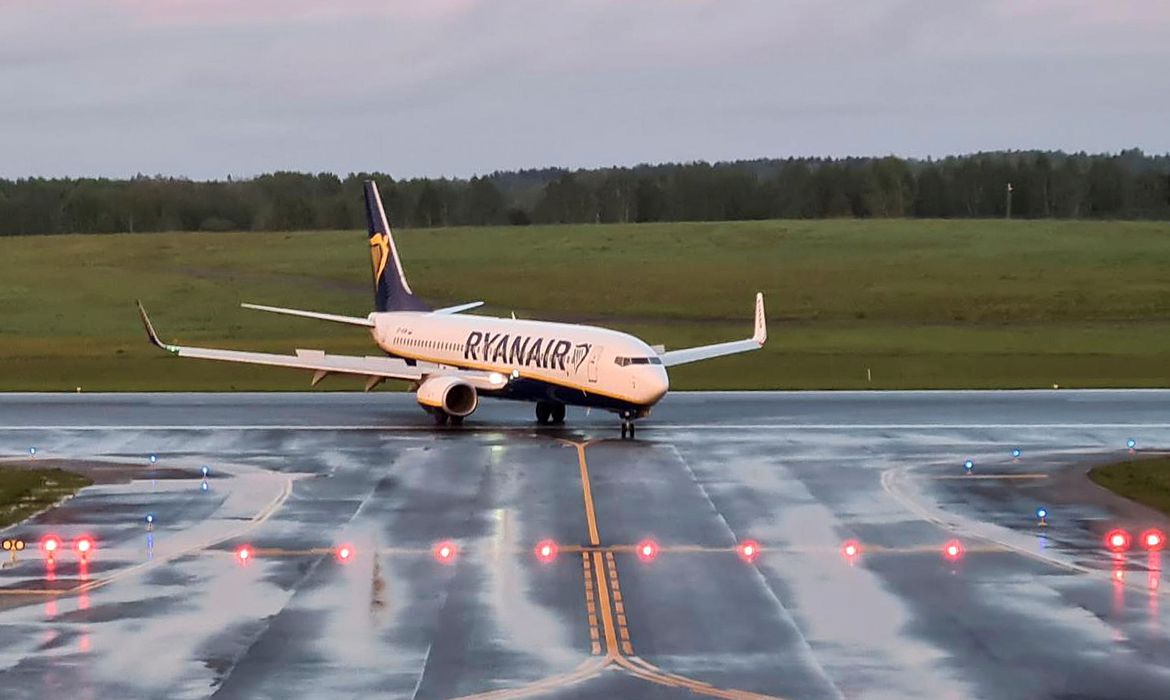 Avião da Ryanair é obrigado a aterrissar em Berlim